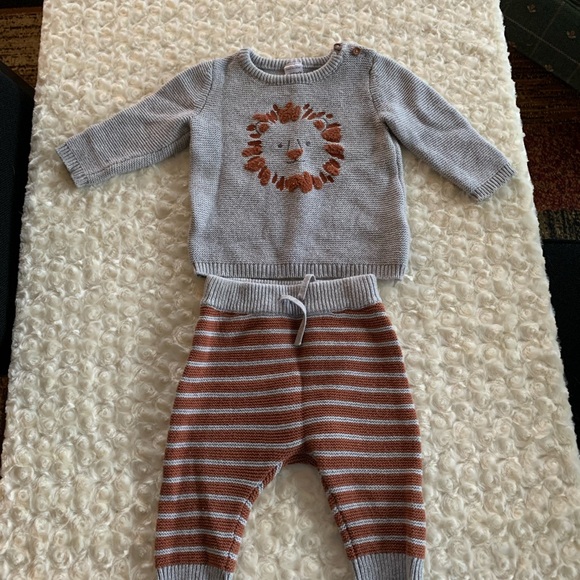 Size 6 Months Carter’s Baby Lion Sweater and Striped Pants Set - Picture 9 of 9